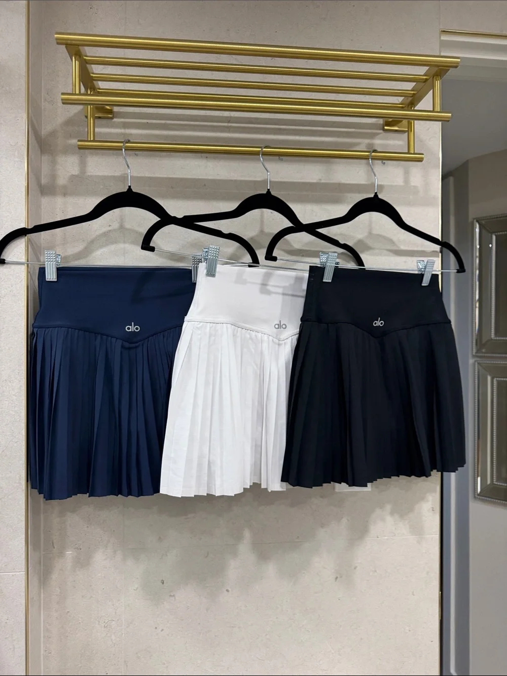 ALO Yoga Pleated High-Waist Mini - White, Navy & Black size Xs Price per skirt
